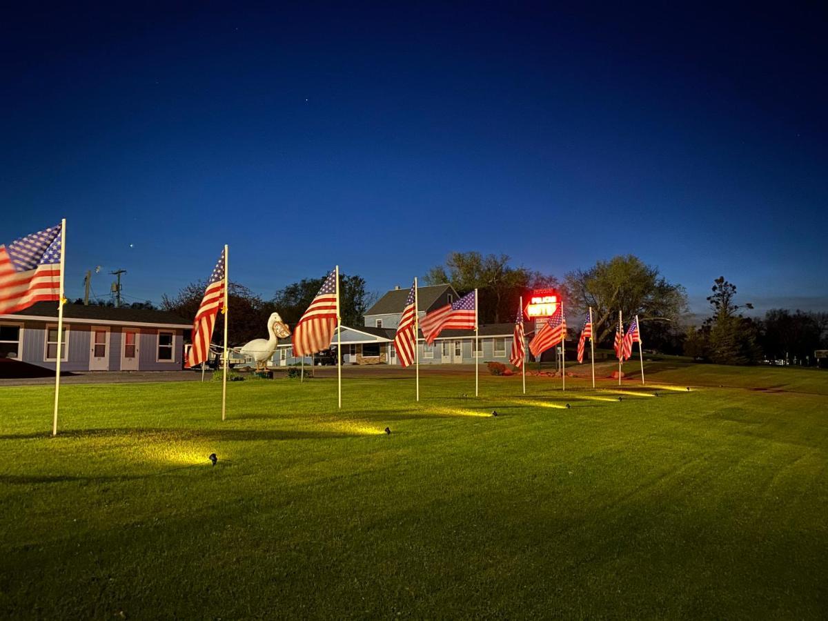 Pelican Motel Pelican Rapids 外观 照片