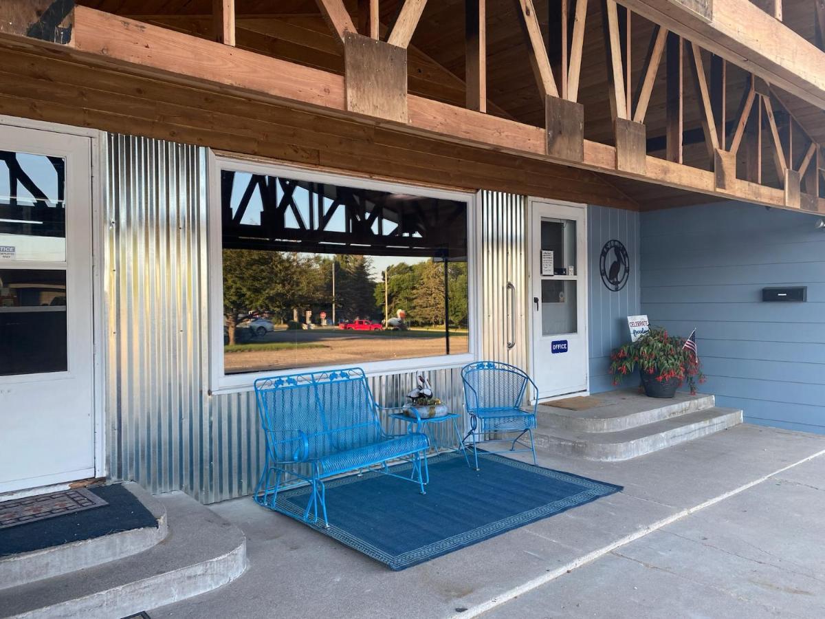 Pelican Motel Pelican Rapids 外观 照片